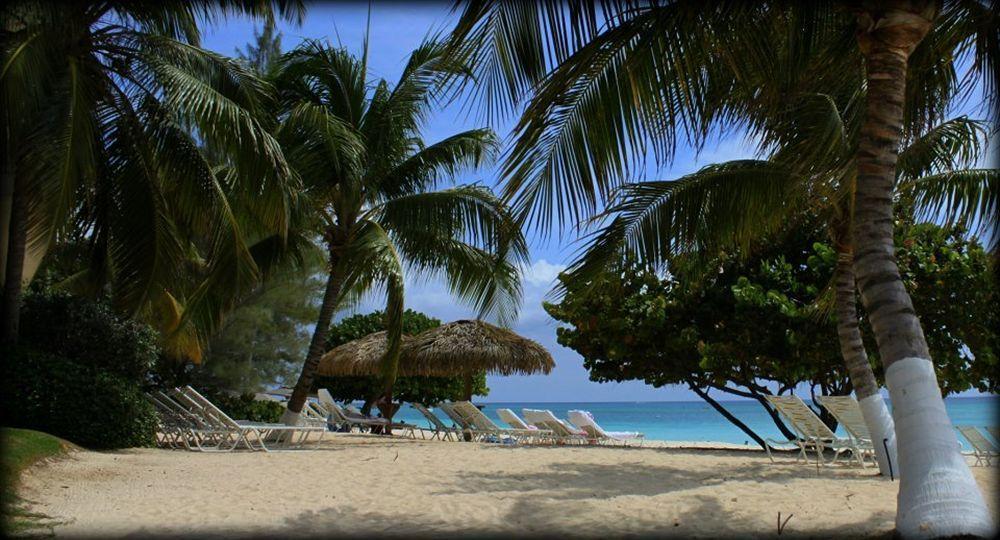 Caribbean Club Boutique Hotel, Grand Cayman Seven Mile Beach Exterior photo