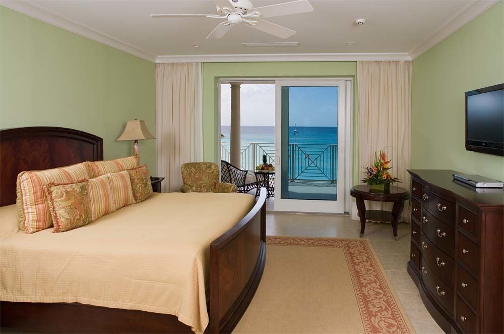 Caribbean Club Boutique Hotel, Grand Cayman Seven Mile Beach Exterior photo