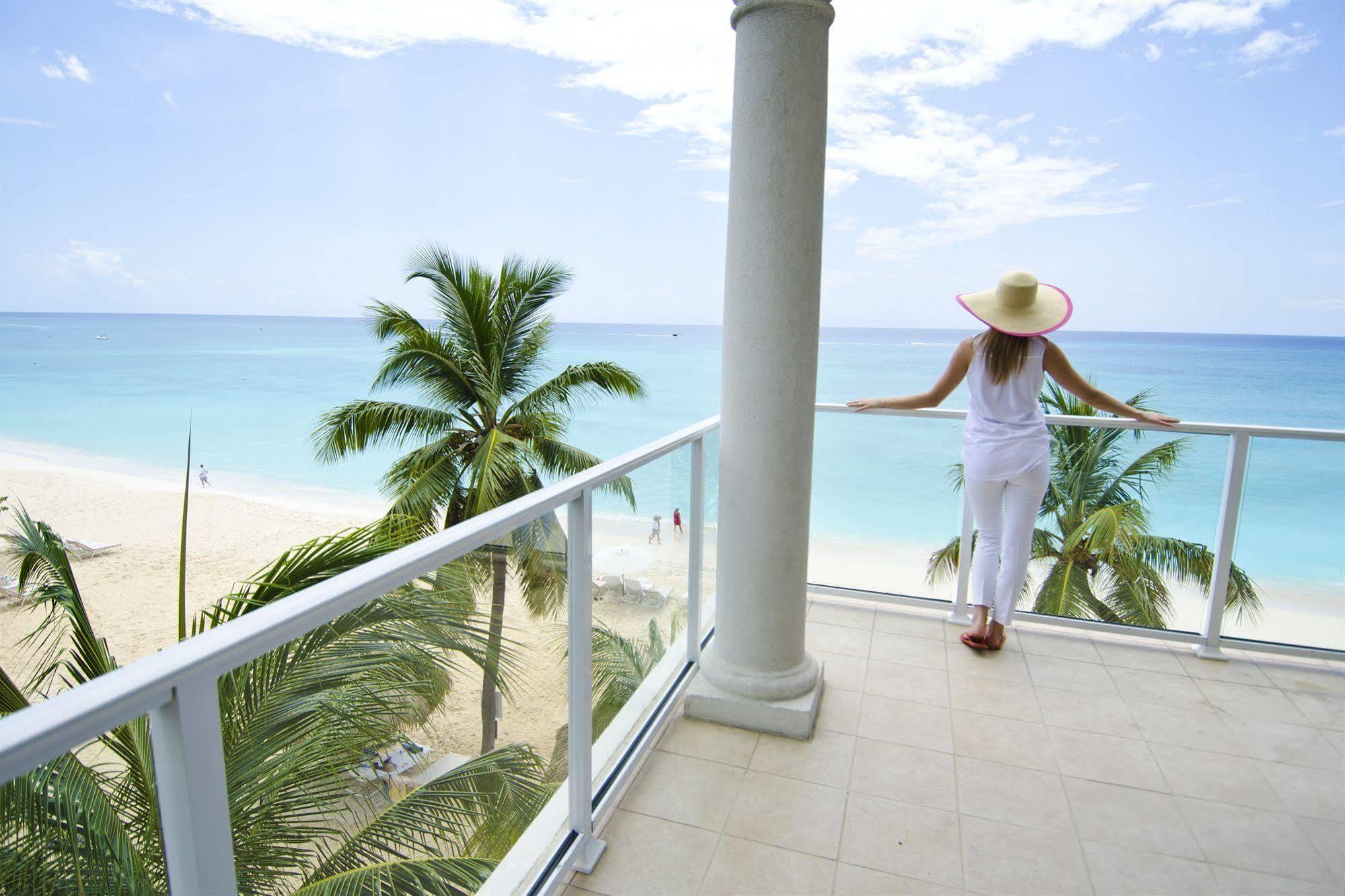 Caribbean Club Boutique Hotel, Grand Cayman Seven Mile Beach Exterior photo