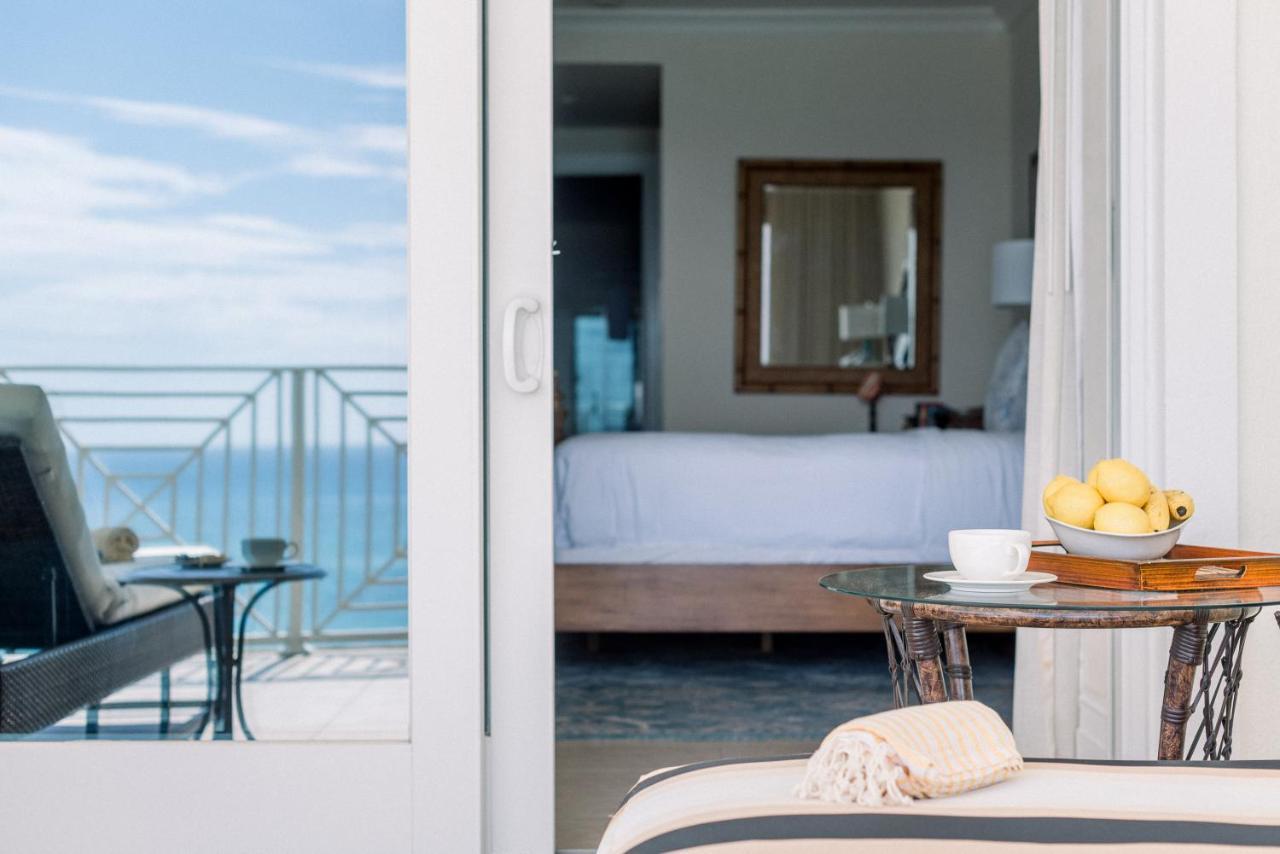 Caribbean Club Boutique Hotel, Grand Cayman Seven Mile Beach Exterior photo