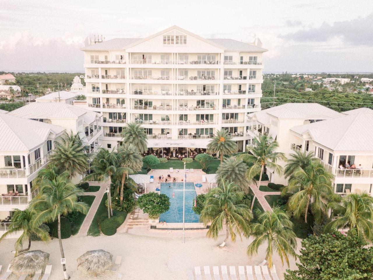 Caribbean Club Boutique Hotel, Grand Cayman Seven Mile Beach Exterior photo